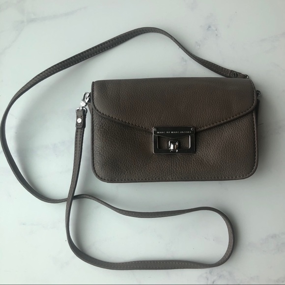 Marc by Marc Jacobs Wallet on a Chain - Picture 1 of 2